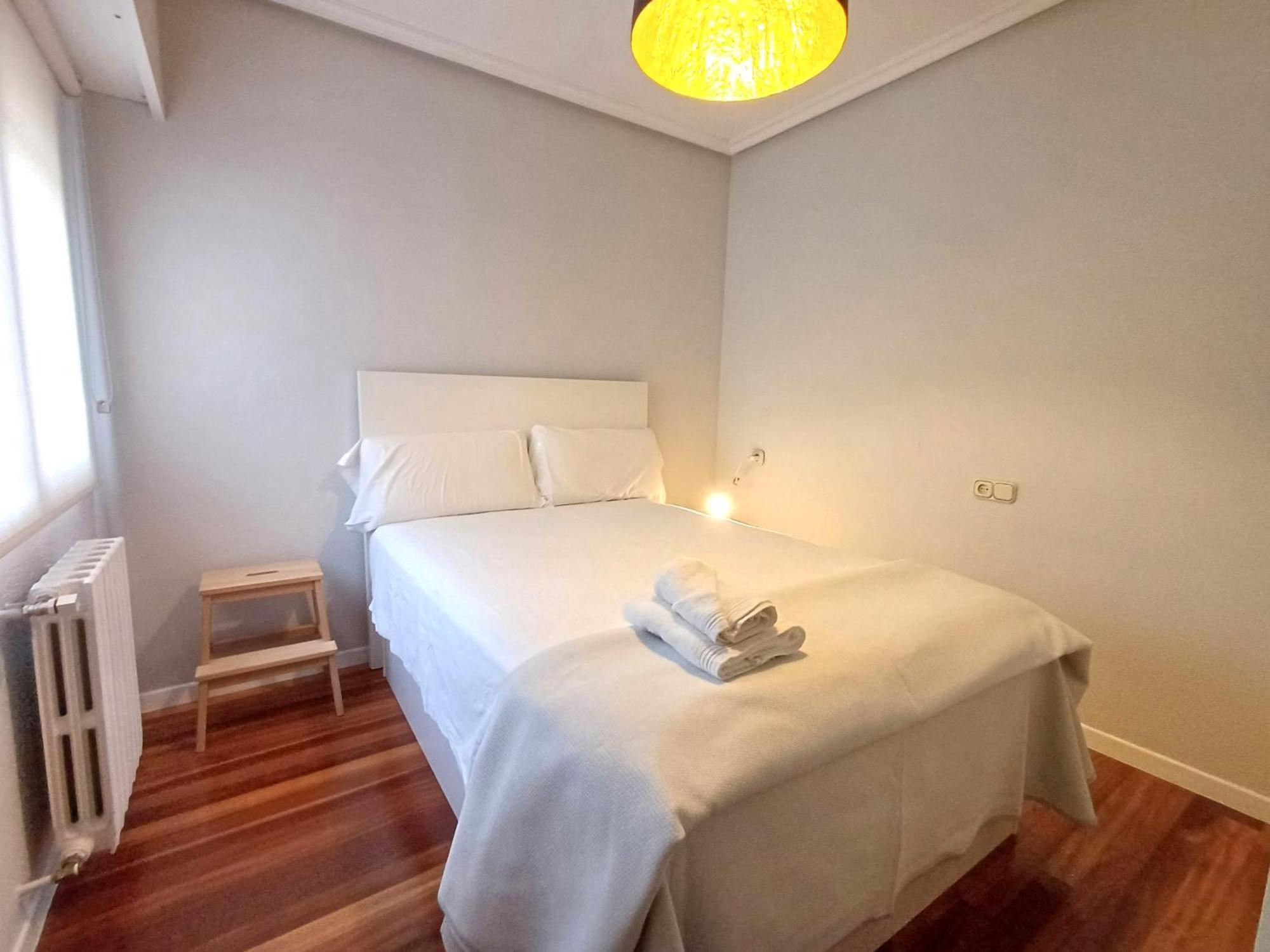 4J - Ourense Centro Con Parking Exterior foto