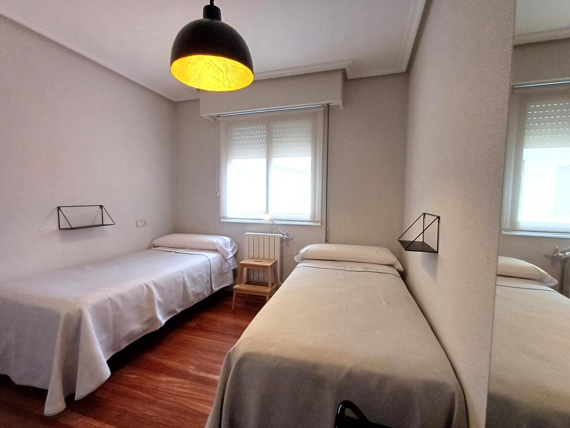 4J - Ourense Centro Con Parking Exterior foto