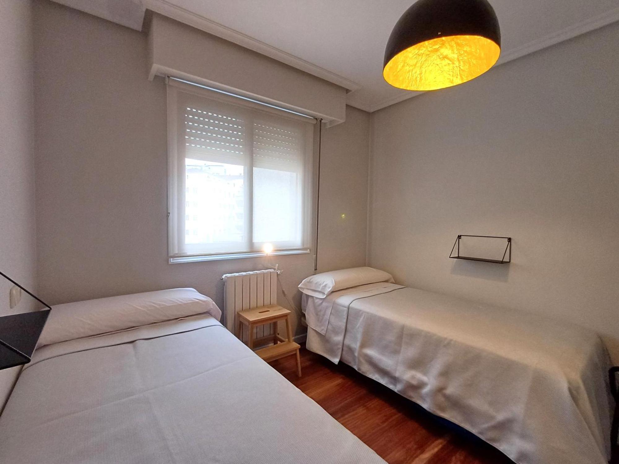 4J - Ourense Centro Con Parking Exterior foto